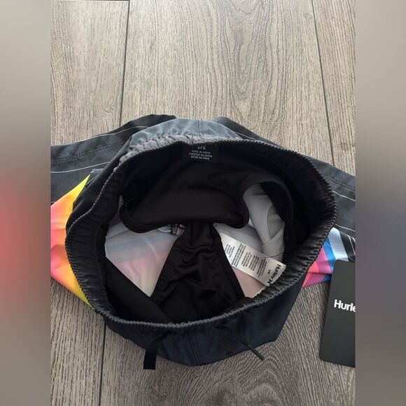 Hurley boys swim trunk NWT - Picture 3 of 4